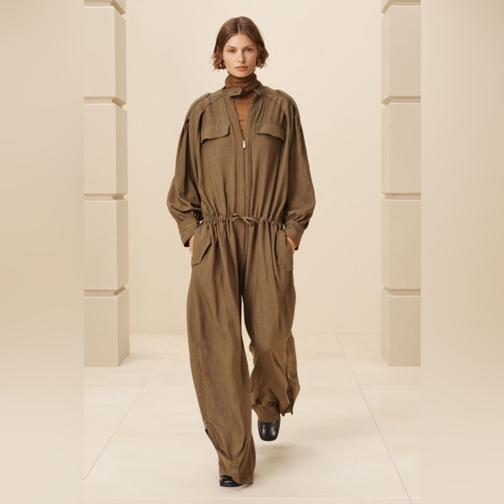 NWOT Zara SRPLS Olive Brown Women's Jumpsuit

Jmpst 13
£119.00 - Picture 2 of 10
